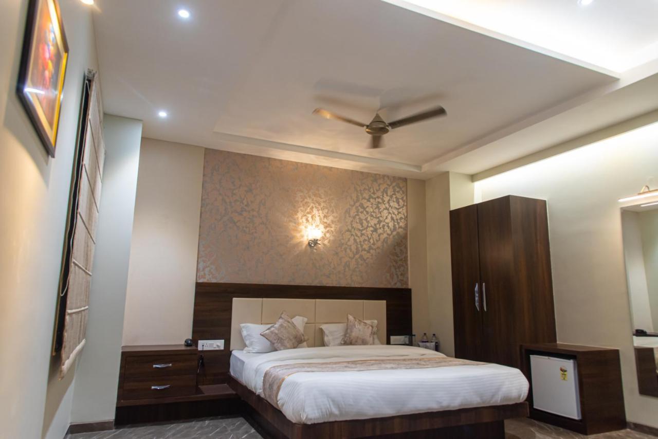 Hotel Royal Livin Varanasi Esterno foto