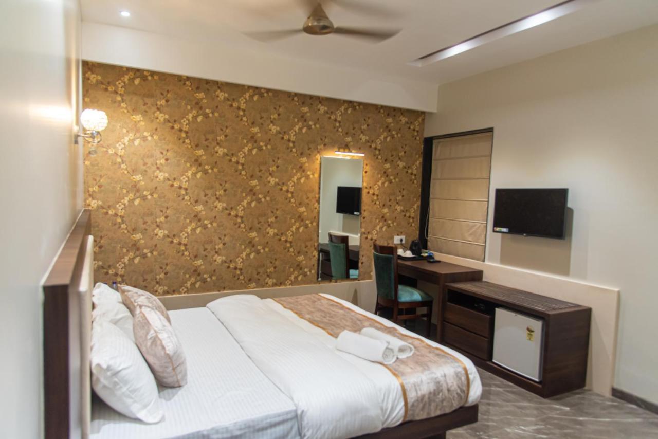 Hotel Royal Livin Varanasi Esterno foto