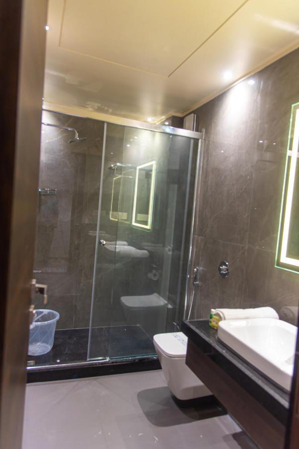 Hotel Royal Livin Varanasi Esterno foto