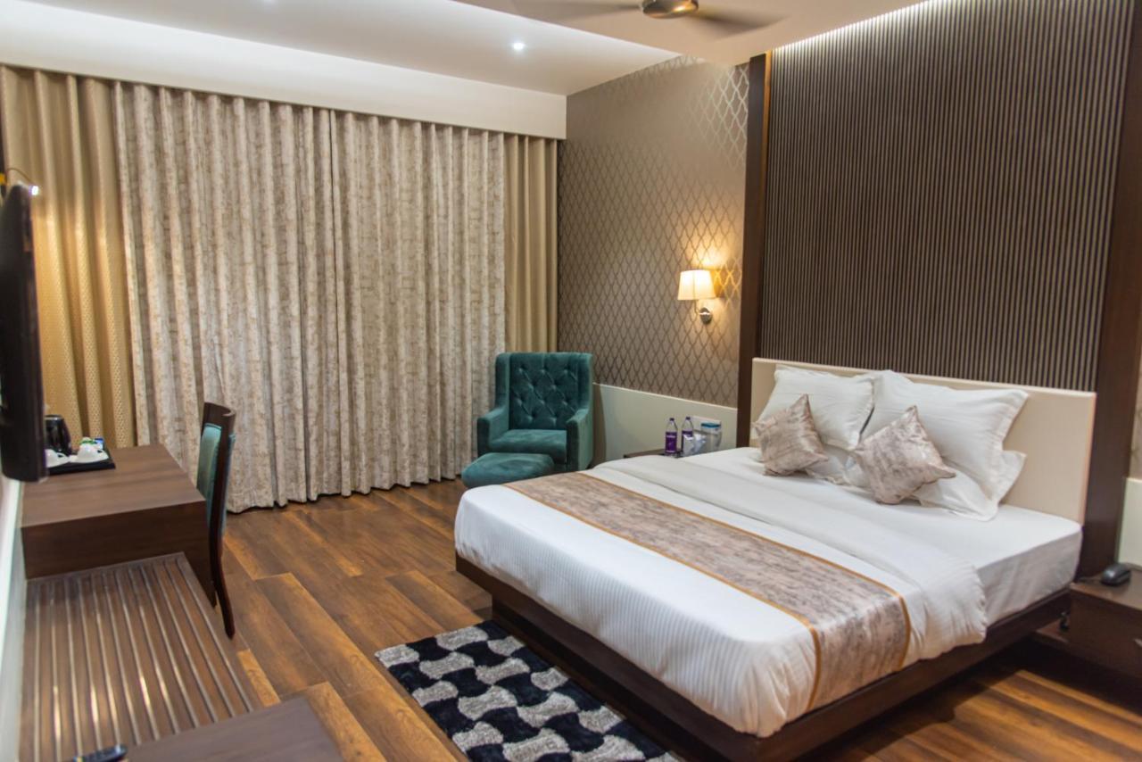 Hotel Royal Livin Varanasi Esterno foto
