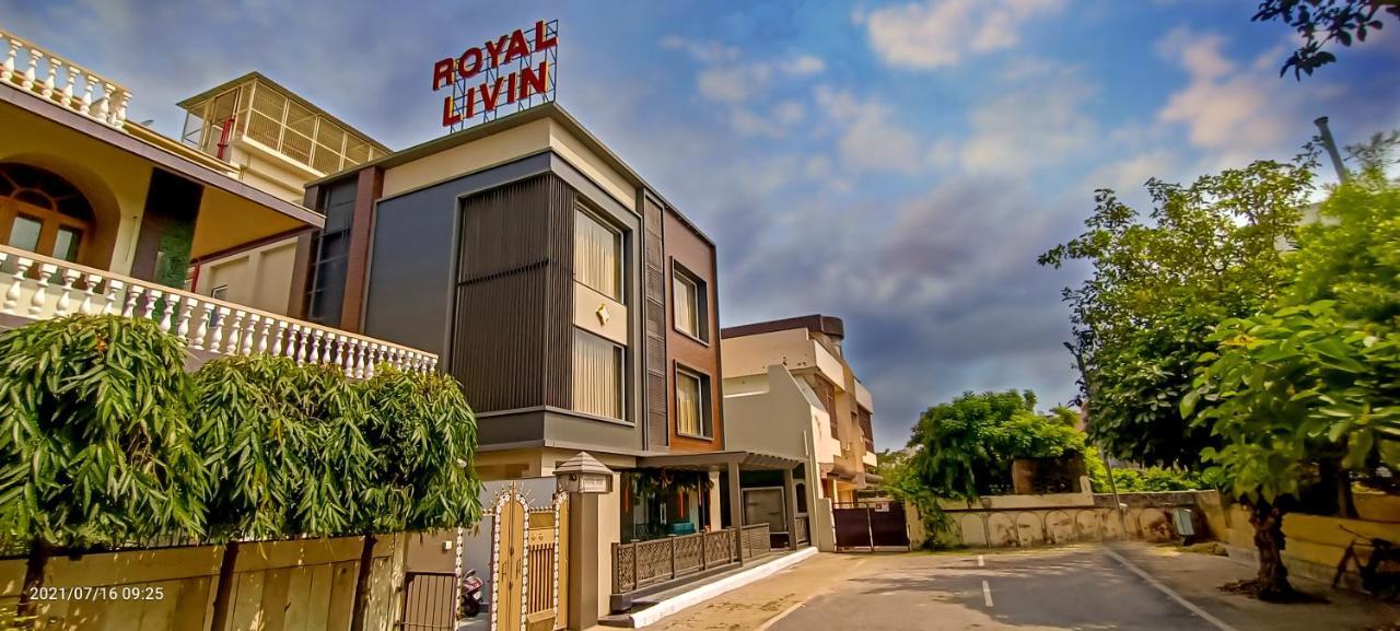 Hotel Royal Livin Varanasi Esterno foto