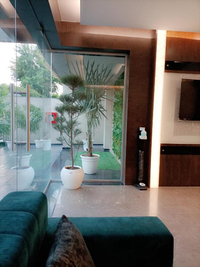 Hotel Royal Livin Varanasi Esterno foto