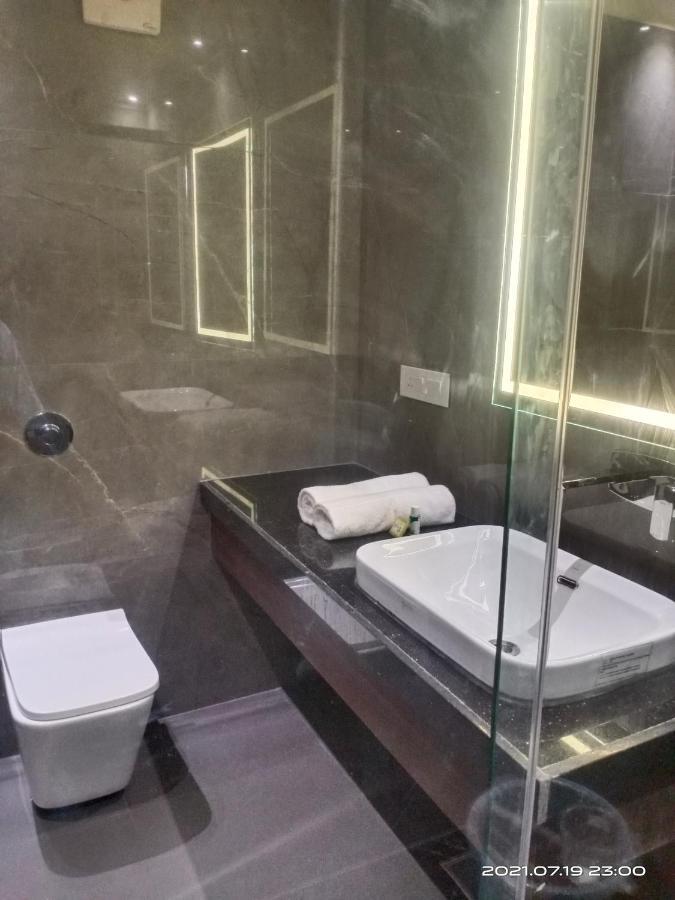 Hotel Royal Livin Varanasi Esterno foto