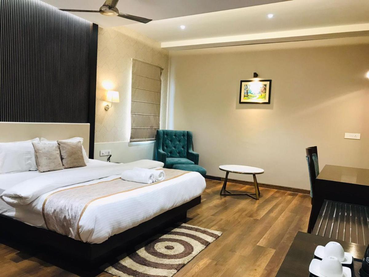 Hotel Royal Livin Varanasi Esterno foto