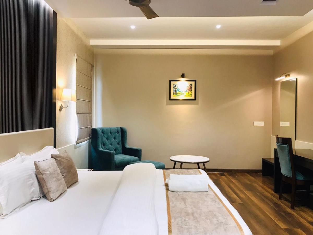 Hotel Royal Livin Varanasi Esterno foto