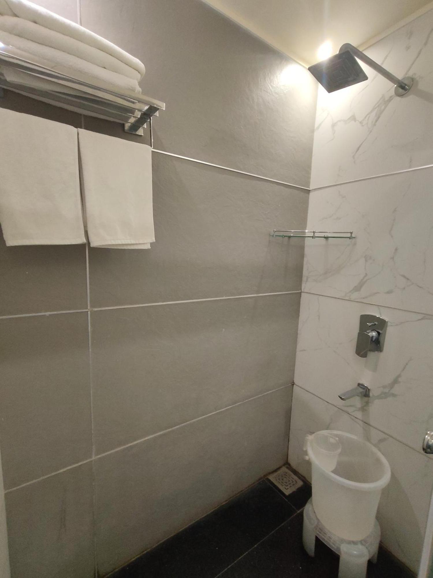 Hotel Royal Livin Varanasi Esterno foto