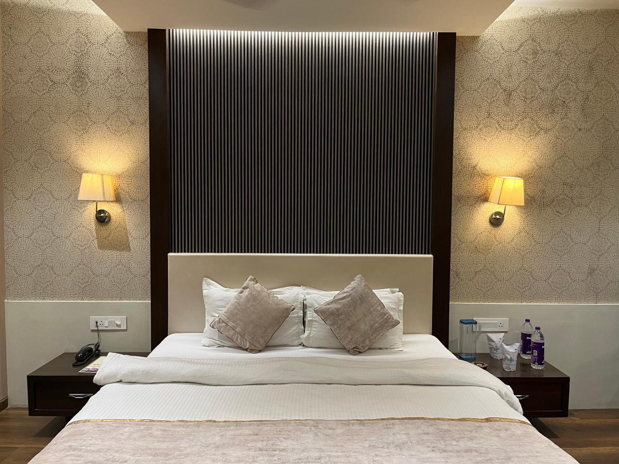 Hotel Royal Livin Varanasi Esterno foto