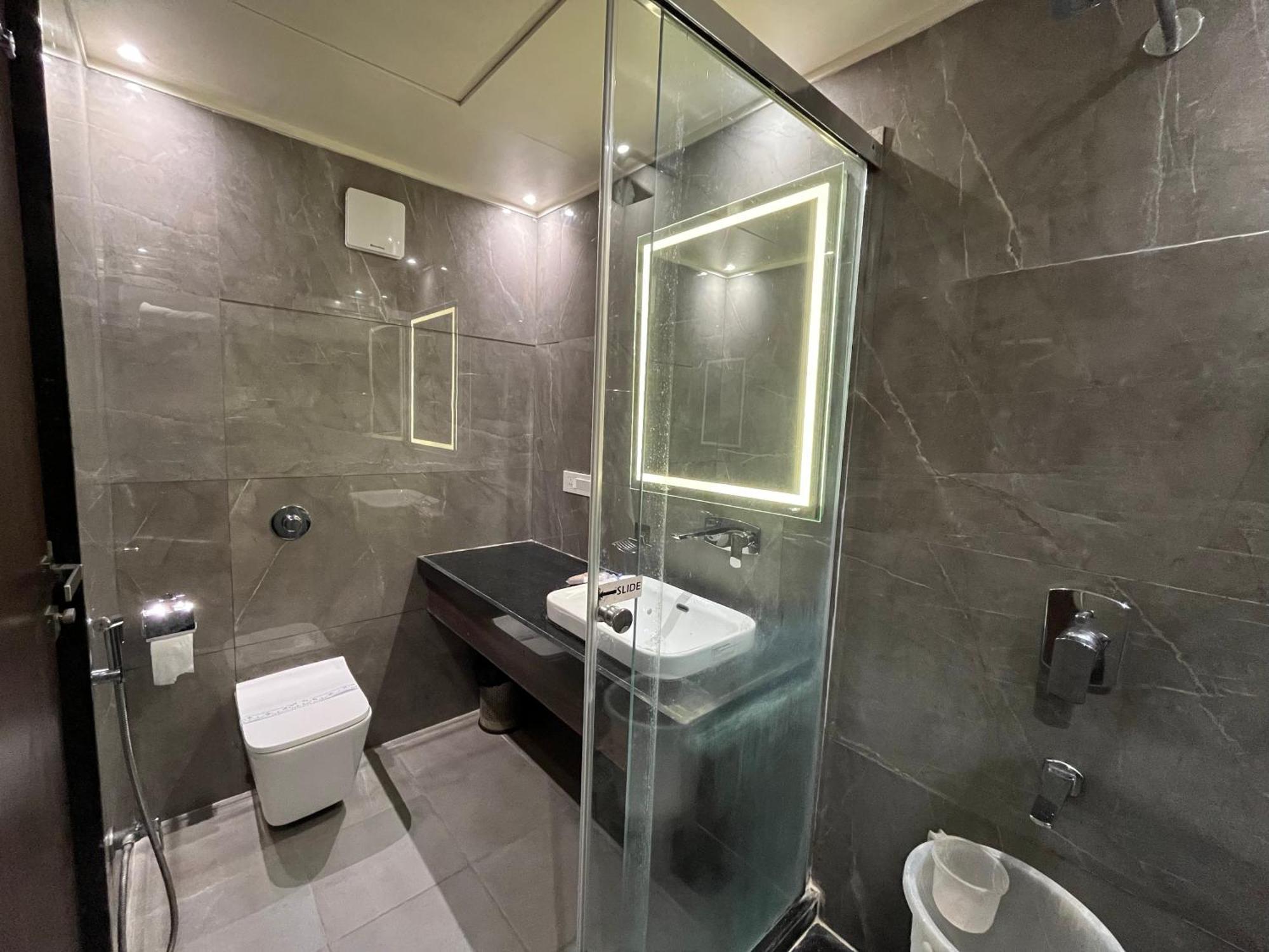 Hotel Royal Livin Varanasi Esterno foto
