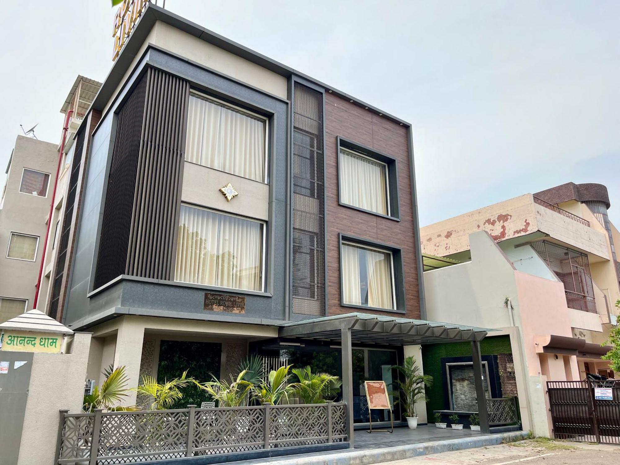 Hotel Royal Livin Varanasi Esterno foto