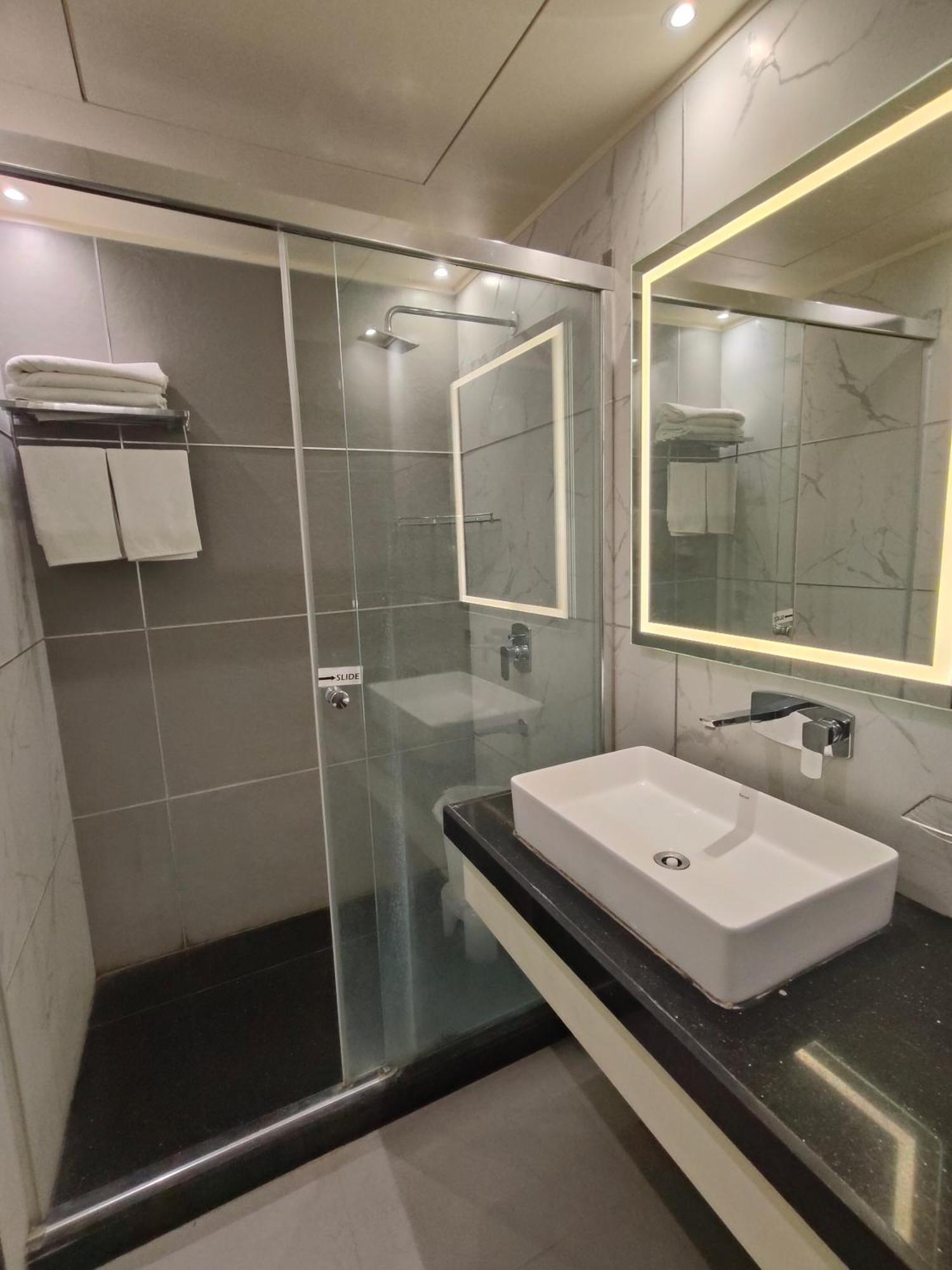 Hotel Royal Livin Varanasi Esterno foto