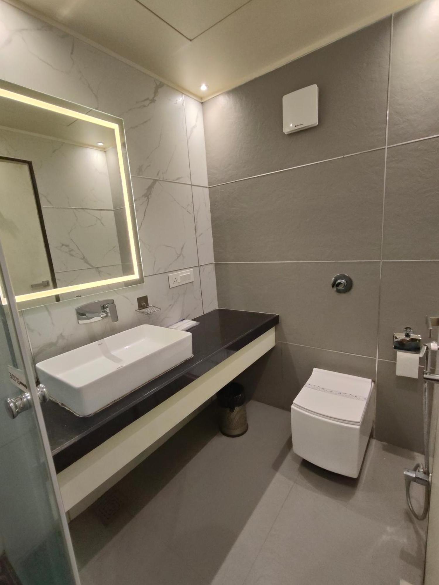 Hotel Royal Livin Varanasi Esterno foto
