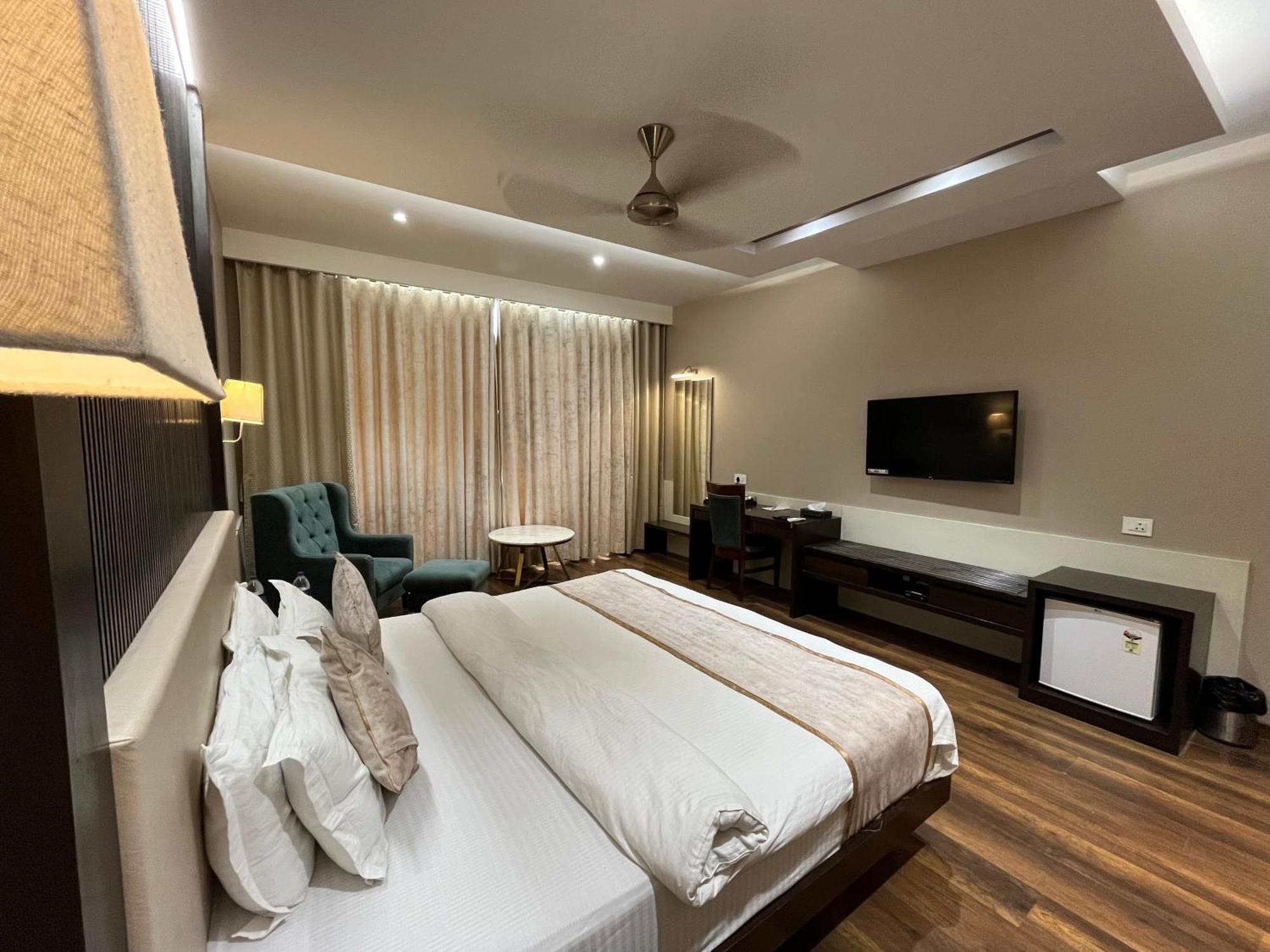 Hotel Royal Livin Varanasi Esterno foto