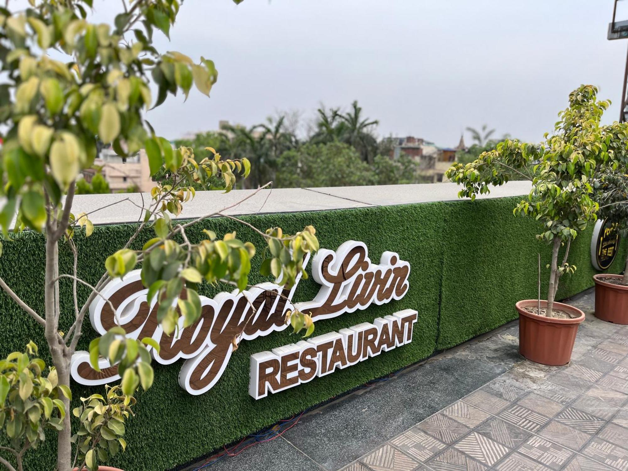 Hotel Royal Livin Varanasi Esterno foto