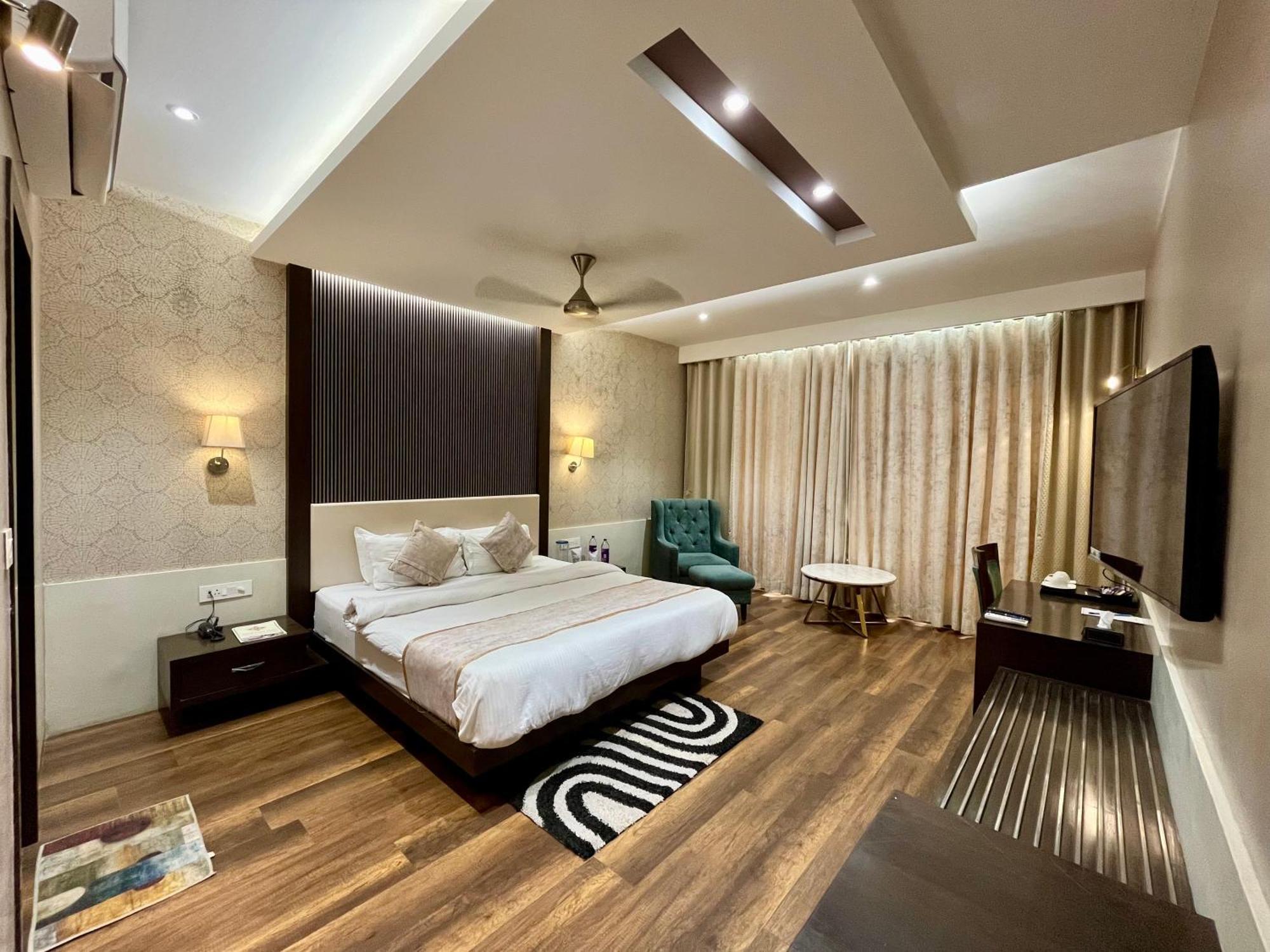 Hotel Royal Livin Varanasi Esterno foto