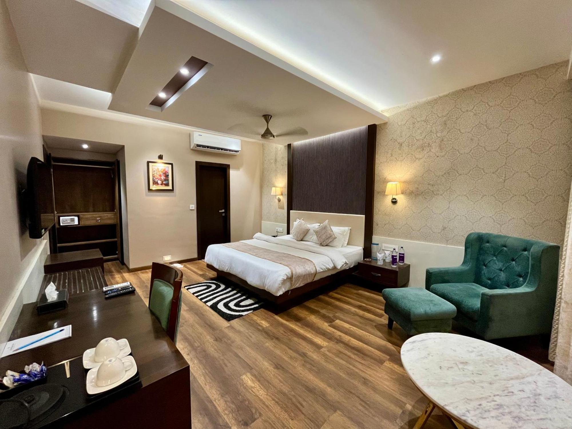 Hotel Royal Livin Varanasi Esterno foto