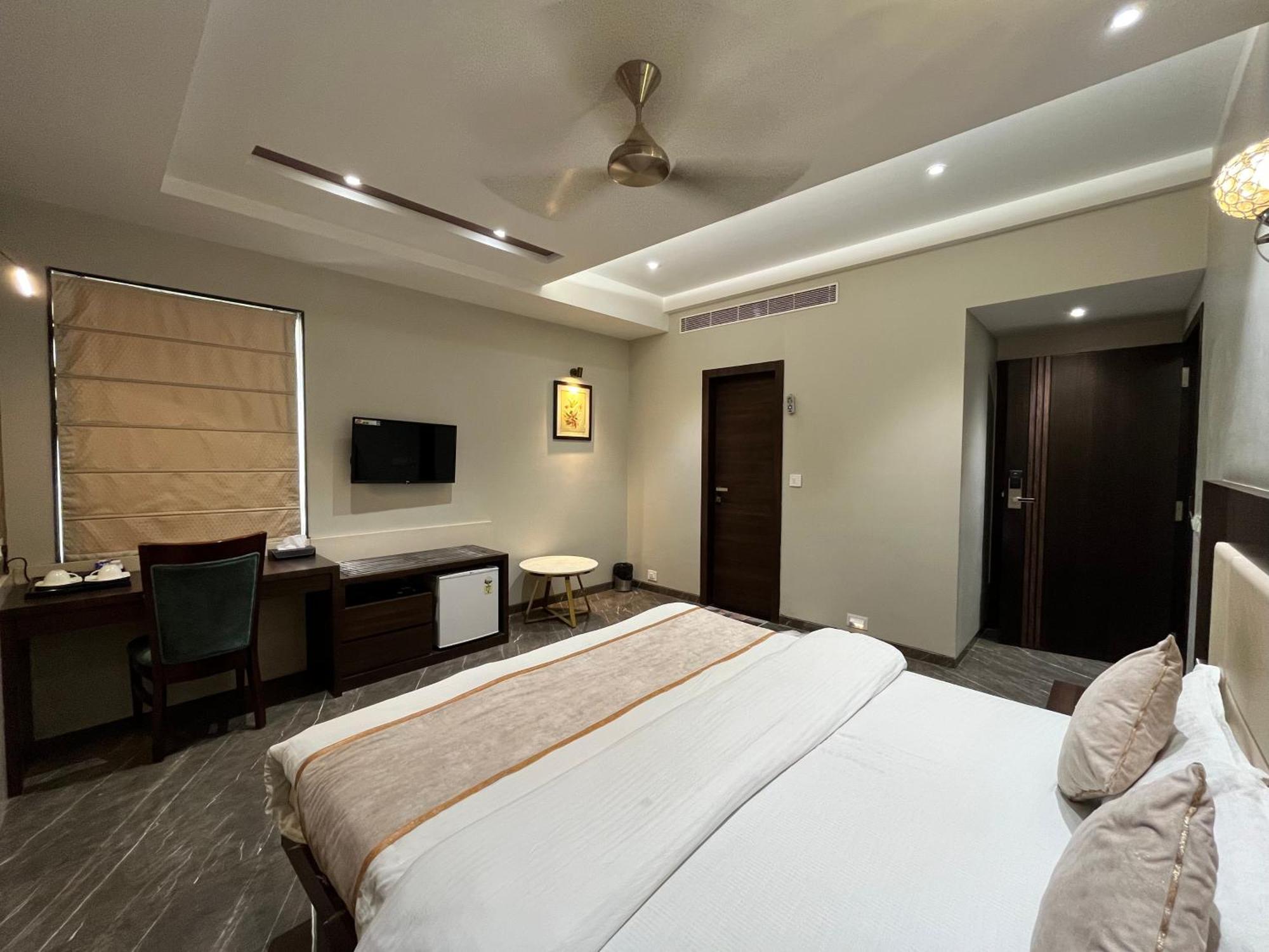 Hotel Royal Livin Varanasi Esterno foto
