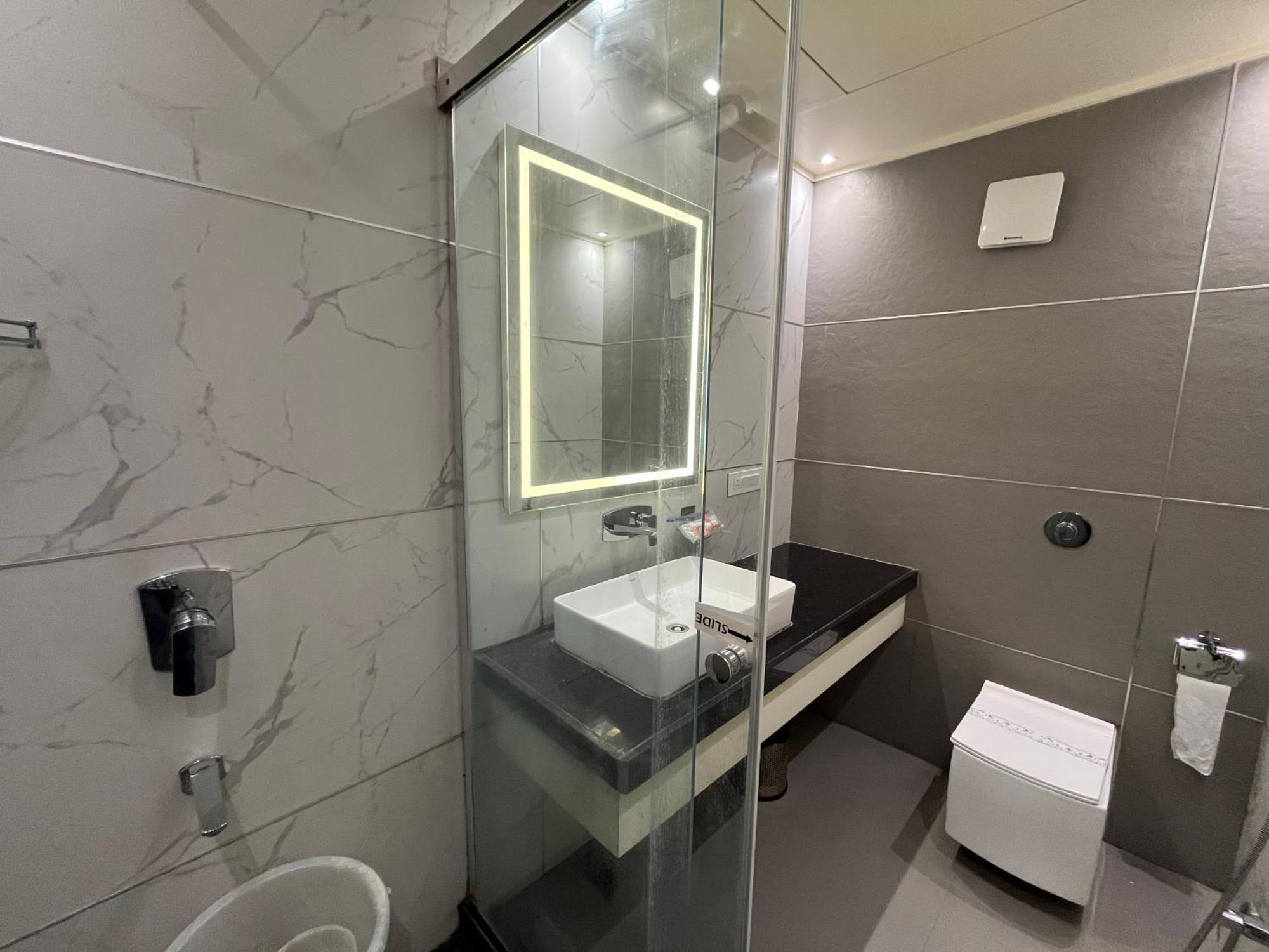 Hotel Royal Livin Varanasi Esterno foto