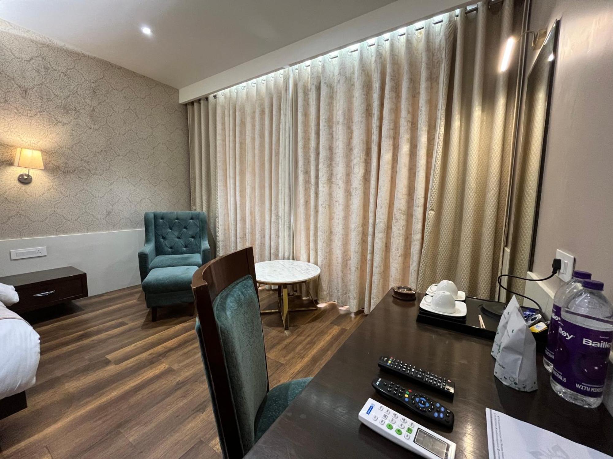 Hotel Royal Livin Varanasi Esterno foto