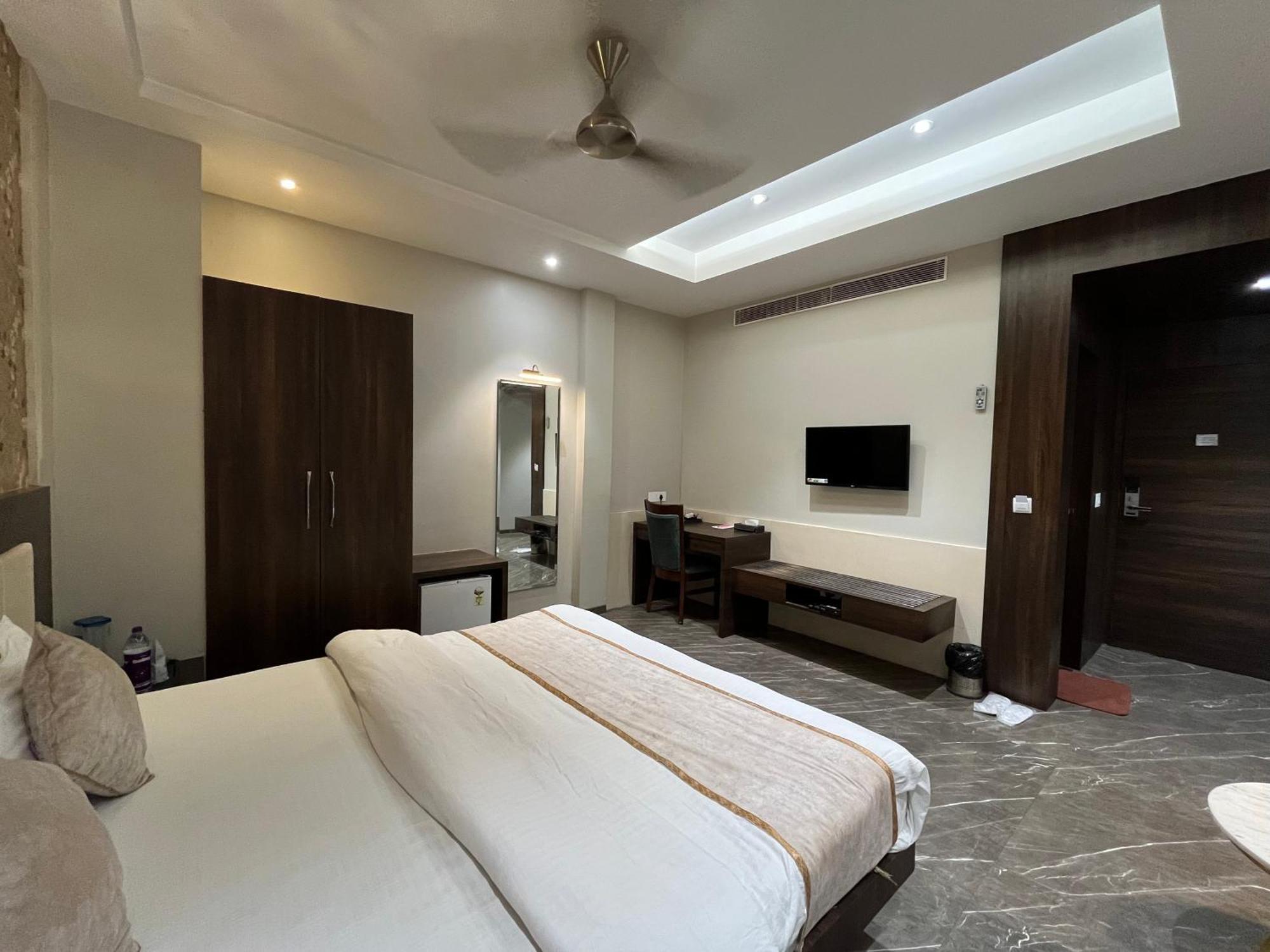 Hotel Royal Livin Varanasi Esterno foto