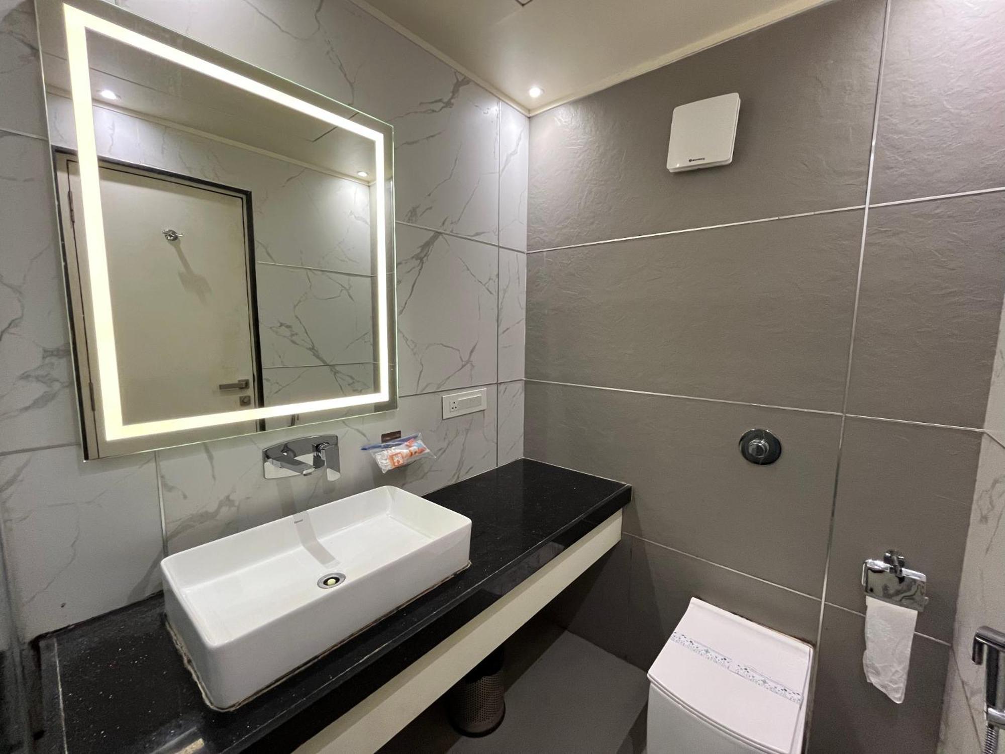 Hotel Royal Livin Varanasi Esterno foto