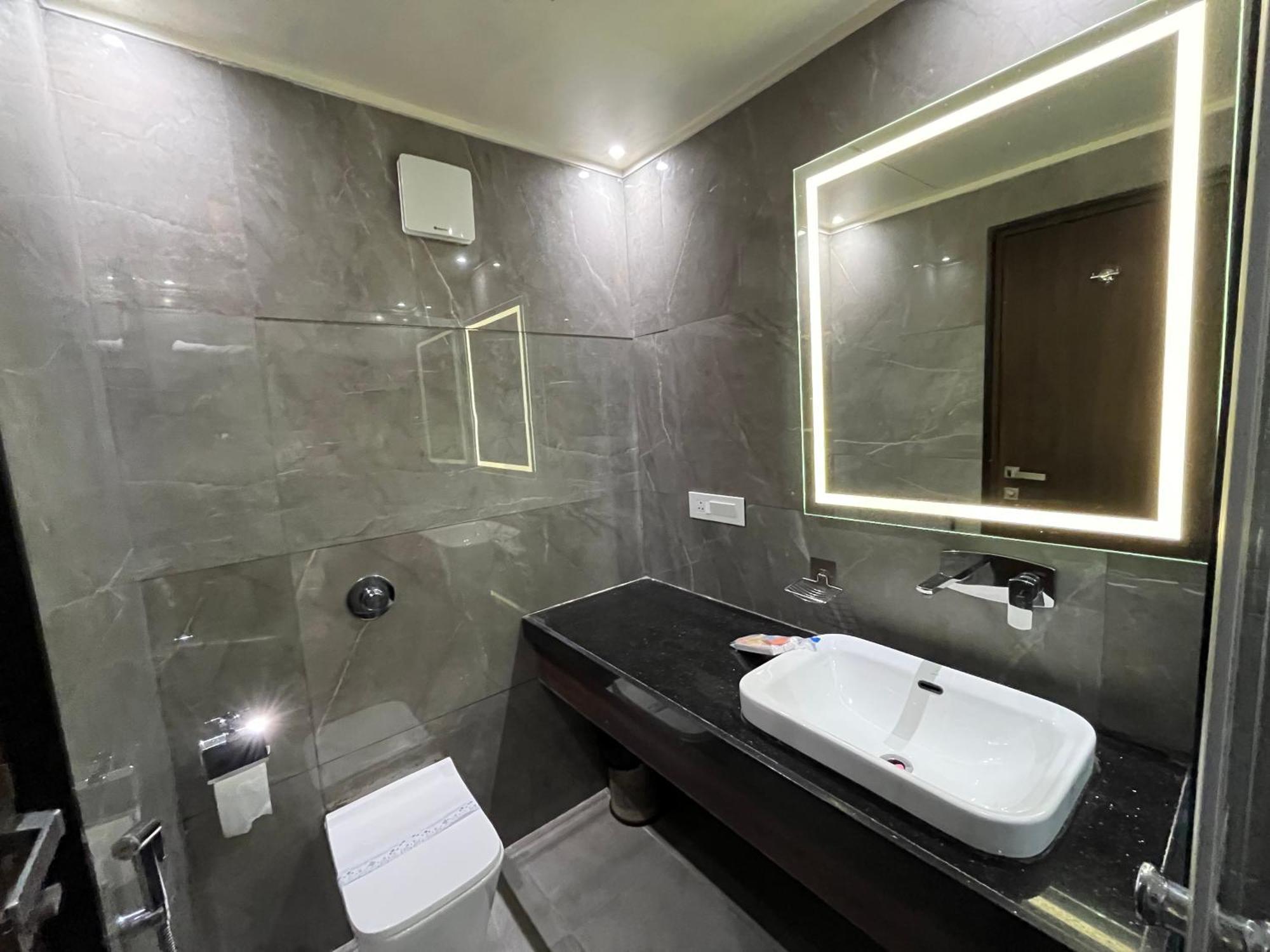 Hotel Royal Livin Varanasi Esterno foto