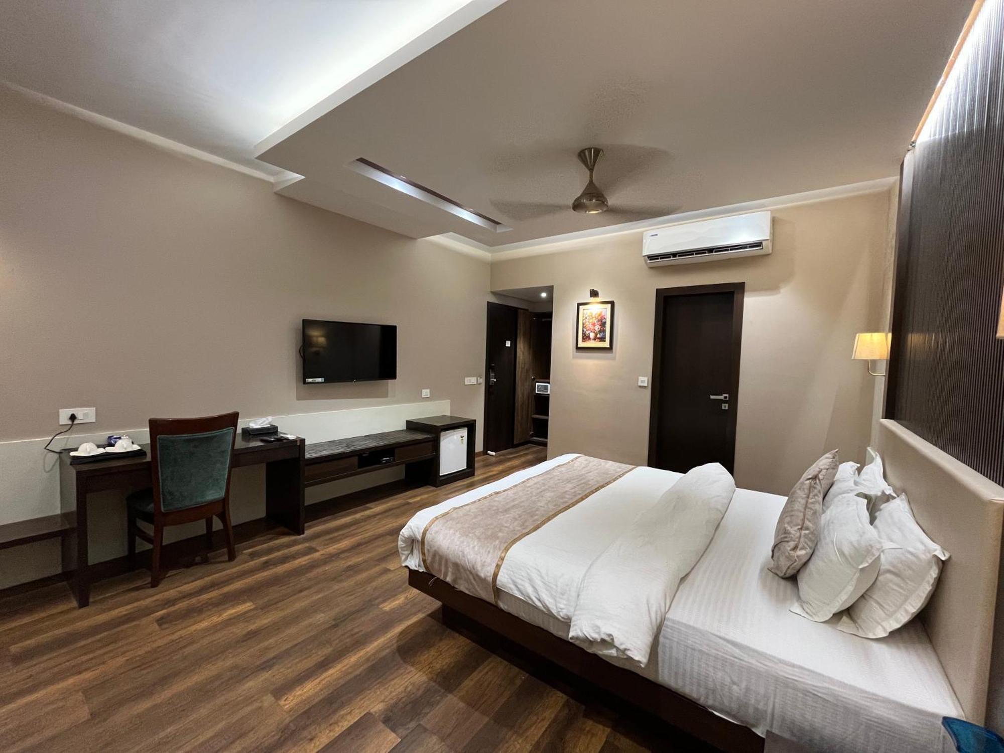Hotel Royal Livin Varanasi Esterno foto