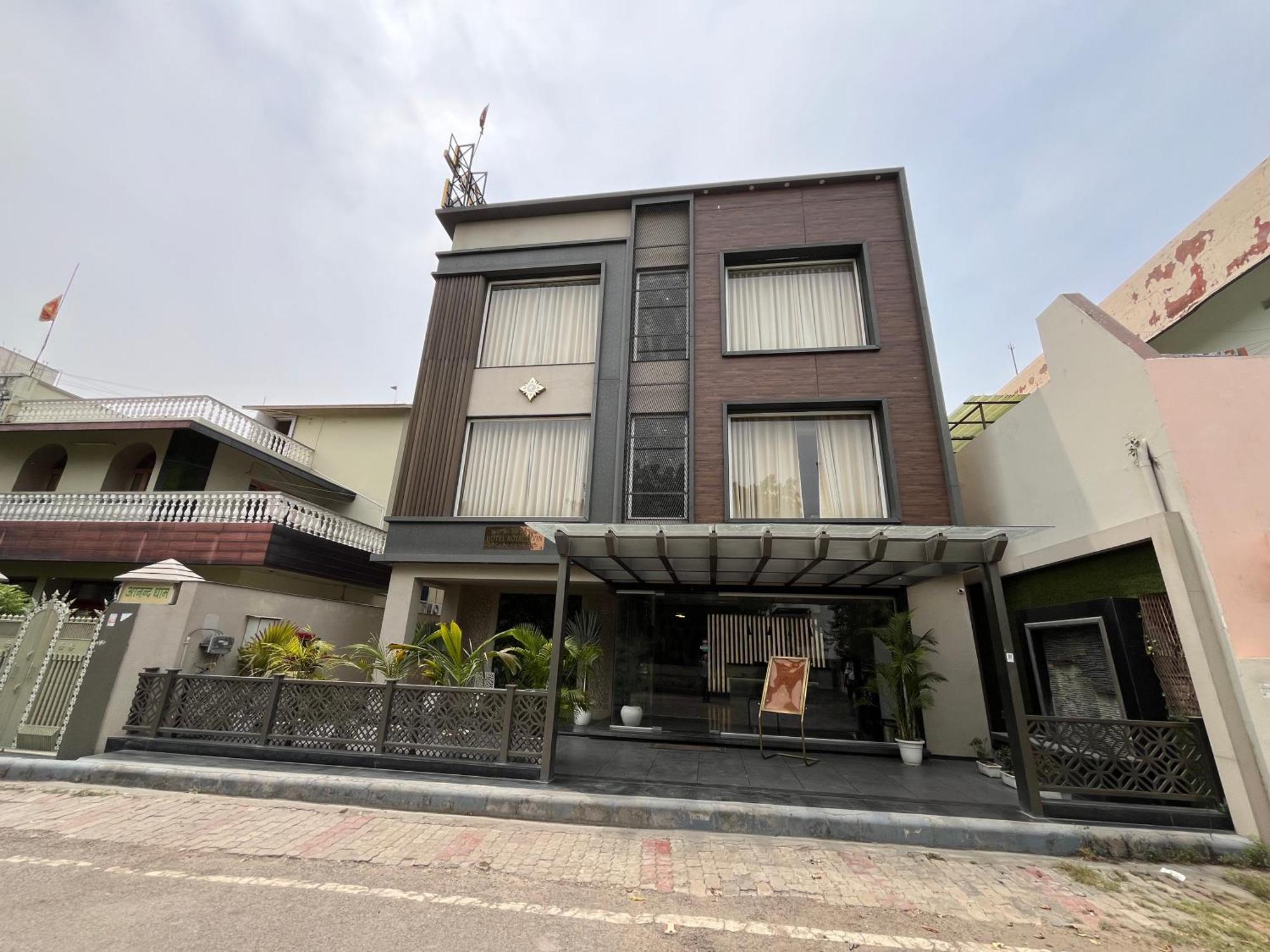 Hotel Royal Livin Varanasi Esterno foto