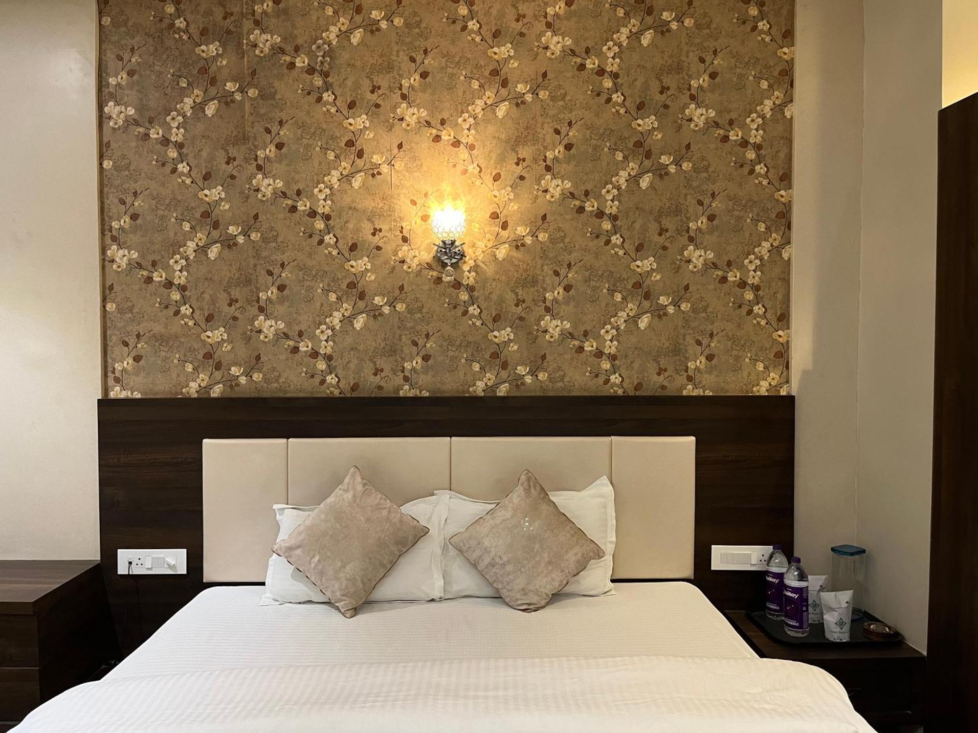 Hotel Royal Livin Varanasi Esterno foto